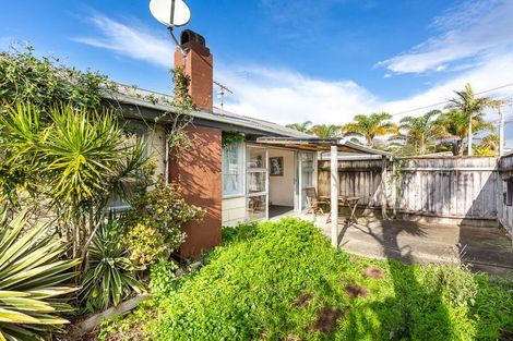 Photo of property in 693 Beach Road, Rothesay Bay, Auckland, 0630