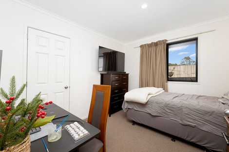 Photo of property in 42 San Marino Drive West, Henderson, Auckland, 0612
