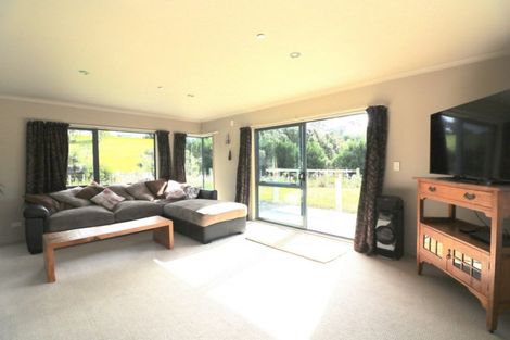 Photo of property in 136 Stratford Drive, Cable Bay, 0420