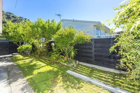 Photo of property in 9b Kansas Grove, Totara Park, Upper Hutt, 5018