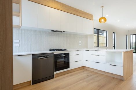 Photo of property in 12 Taupo Street, Green Bay, Auckland, 0604