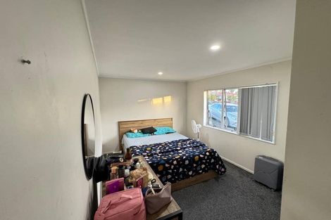 Photo of property in 15 Hinerau Street, Henderson, Auckland, 0612