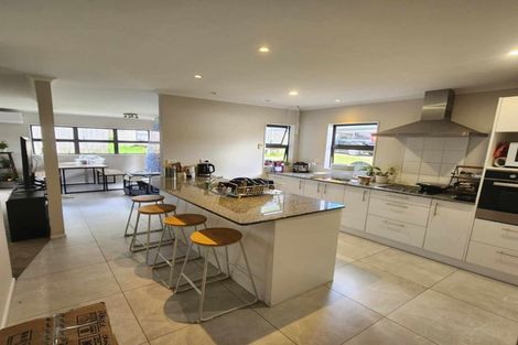 Photo of property in 86a Barrys Road, Glendene, Auckland, 0602