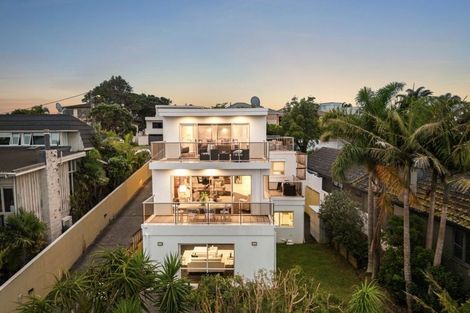 Photo of property in 1/25 Churchill Road, Murrays Bay, Auckland, 0630