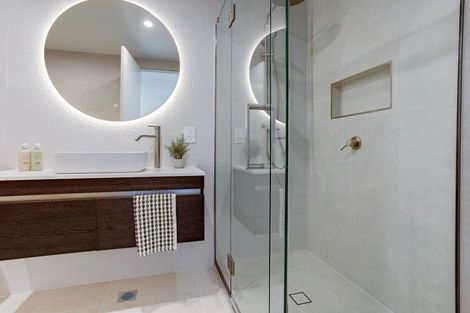 Photo of property in 17 Sandspit Road, Waiuku, 2123