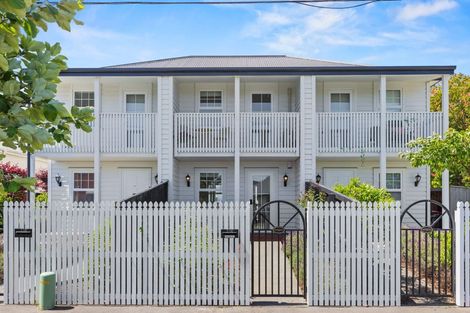 Photo of property in 2/42 Woodville Street, Edgeware, Christchurch, 8013