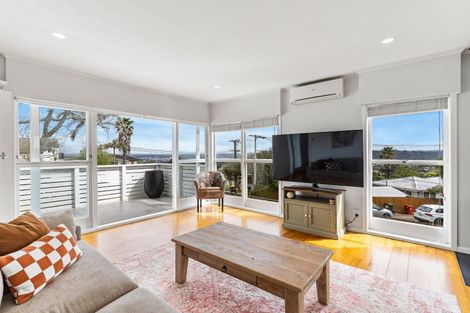 Photo of property in 3 Mayall Avenue, Beach Haven, Auckland, 0626