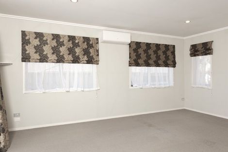 Photo of property in 11a Barron Drive, Green Bay, Auckland, 0604