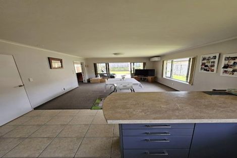 Photo of property in 51 Gandalf Crescent, Paraparaumu, 5032