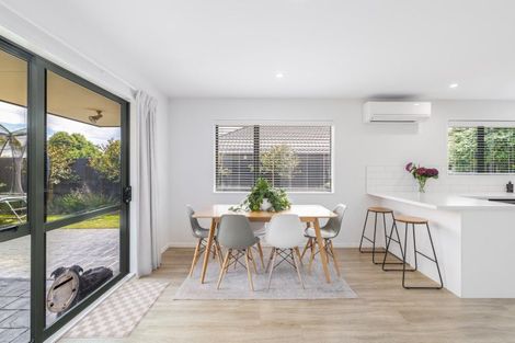 Photo of property in 15 Farquhars Road, Redwood, Christchurch, 8051