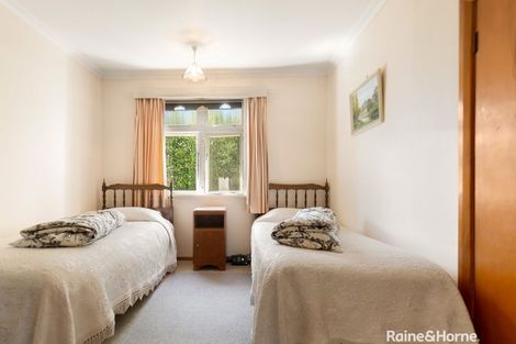 Photo of property in 19 Oxford Street, Martinborough, 5711