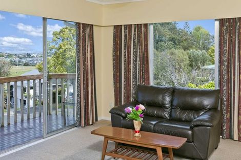Photo of property in 7 Heather Place, Sunnynook, Auckland, 0620