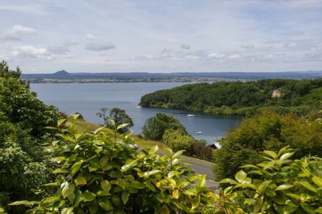 Photo of property in 27 Te Urunga Place, Acacia Bay, Taupo, 3330