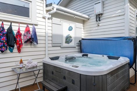 Photo of property in 6 Avondale Road, Taradale, Napier, 4112