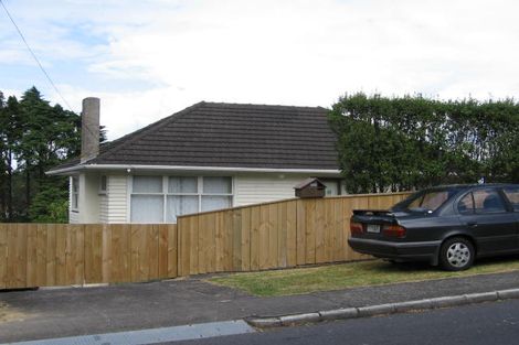 Photo of property in 50 Taupo Street, Green Bay, Auckland, 0604