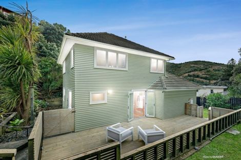 Photo of property in 24 Cave Road, Houghton Bay, Wellington, 6023