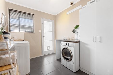 Photo of property in 1 Kimberley Grove, Westbrook, Palmerston North, 4412