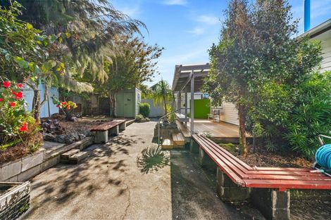 Photo of property in 25 Lowtherhurst Road, Massey, Auckland, 0614