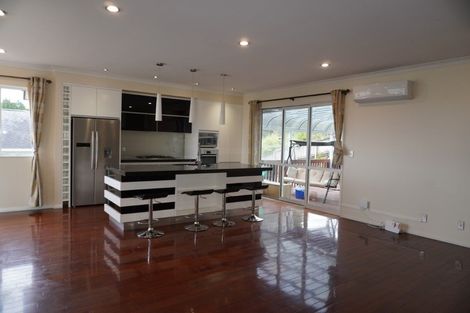 Photo of property in 11 Namsan Close, Fairview Heights, Auckland, 0632