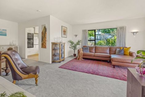 Photo of property in 1/1 Pickwick Parade, Mellons Bay, Auckland, 2014