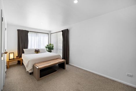 Photo of property in 5 Mackinnon Terrace, Sunshine Bay, Queenstown, 9300
