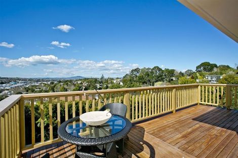 Photo of property in 603a Glenfield Road, Totara Vale, Auckland, 0629