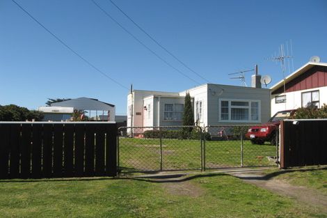 Photo of property in 19 Raukawa Street, Himatangi Beach, Foxton, 4891