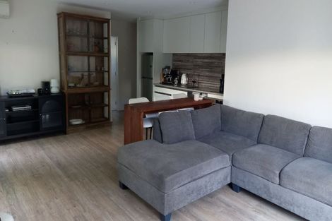 Photo of property in 2/7 Delisle Place, Windsor Park, Auckland, 0632