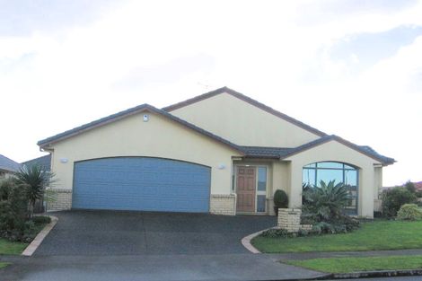 Photo of property in 1 Claremont Way, East Tamaki Heights, Auckland, 2016