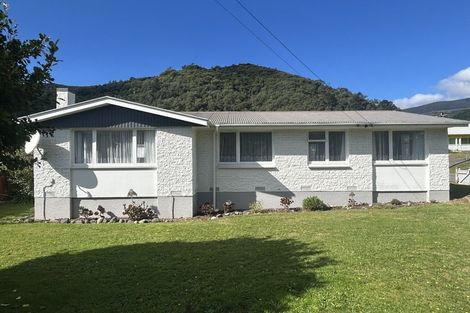 Photo of property in 14 Wairau Road, Picton, 7220