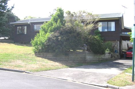 Photo of property in 2/14 Valecrest Place, Bayview, Auckland, 0629