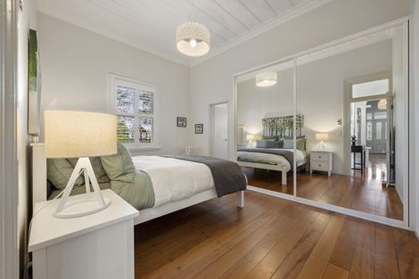 Photo of property in 143 Vauxhall Road, Narrow Neck, Auckland, 0624