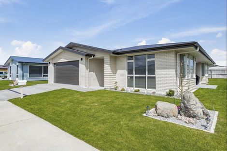Photo of property in 33 Noumea Drive, Rangatira Park, Taupo, 3330