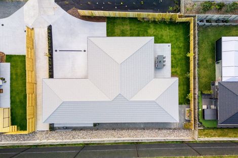 Photo of property in 18 Sam Heywood Place, Pyes Pa, Tauranga, 3112