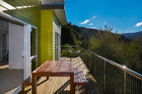 Photo of property in 28 Brough Place, Ngakuta Bay, Picton, 7281