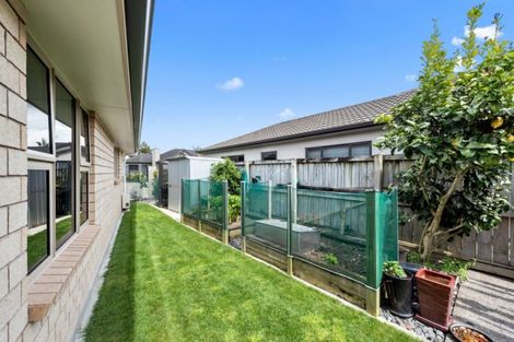 Photo of property in 18 Gibbston Close, Huntington, Hamilton, 3210