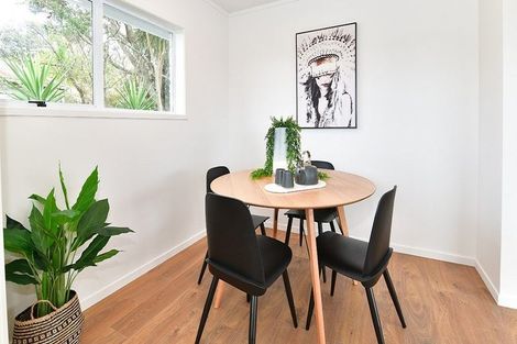 Photo of property in 2/546 Beach Road, Rothesay Bay, Auckland, 0630