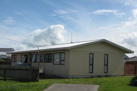Photo of property in 15 Morgan Street, Castlecliff, Whanganui, 4501