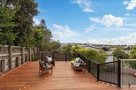 Photo of property in 19 Pannill Place, Oteha, Auckland, 0632