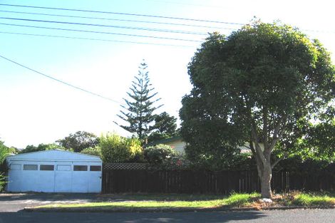 Photo of property in 7 Craigbank Avenue, New Lynn, Auckland, 0600