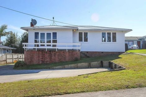 Photo of property in 29 Sylvan Crescent, Te Atatu South, Auckland, 0610