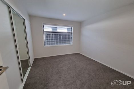 Photo of property in 35 Lumbarda Drive, Kumeu, 0810