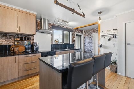 Photo of property in 215 Mcquarrie Street, Kingswell, Invercargill, 9812