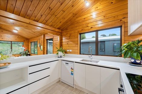 Photo of property in 8 Chardon Place, Henderson, Auckland, 0612