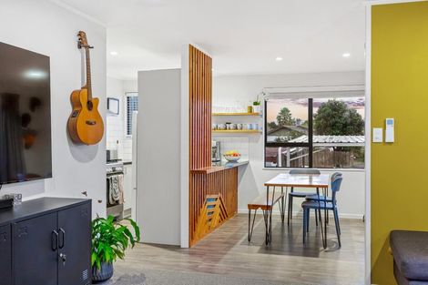 Photo of property in 2/239 Waitemata Drive, Ranui, Auckland, 0612