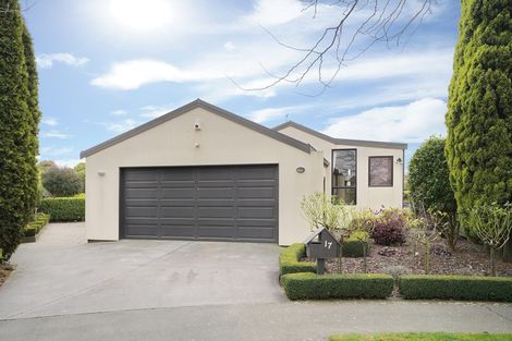 Photo of property in 17 Chatswood Place, Bishopdale, Christchurch, 8051