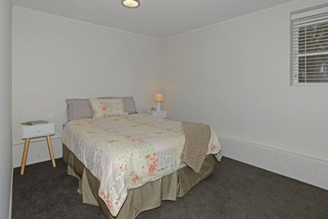 Photo of property in 8 Waiohua Road, Greenlane, Auckland, 1061