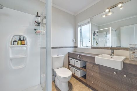 Photo of property in 10 Reno Way, Flat Bush, Auckland, 2016