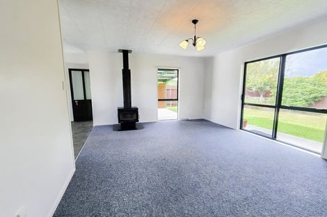 Photo of property in 2 Lydia Place, Kelvin Grove, Palmerston North, 4414