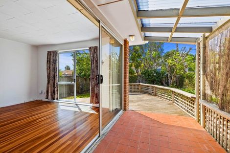 Photo of property in 20 Spencer Road, Pinehill, Auckland, 0632
